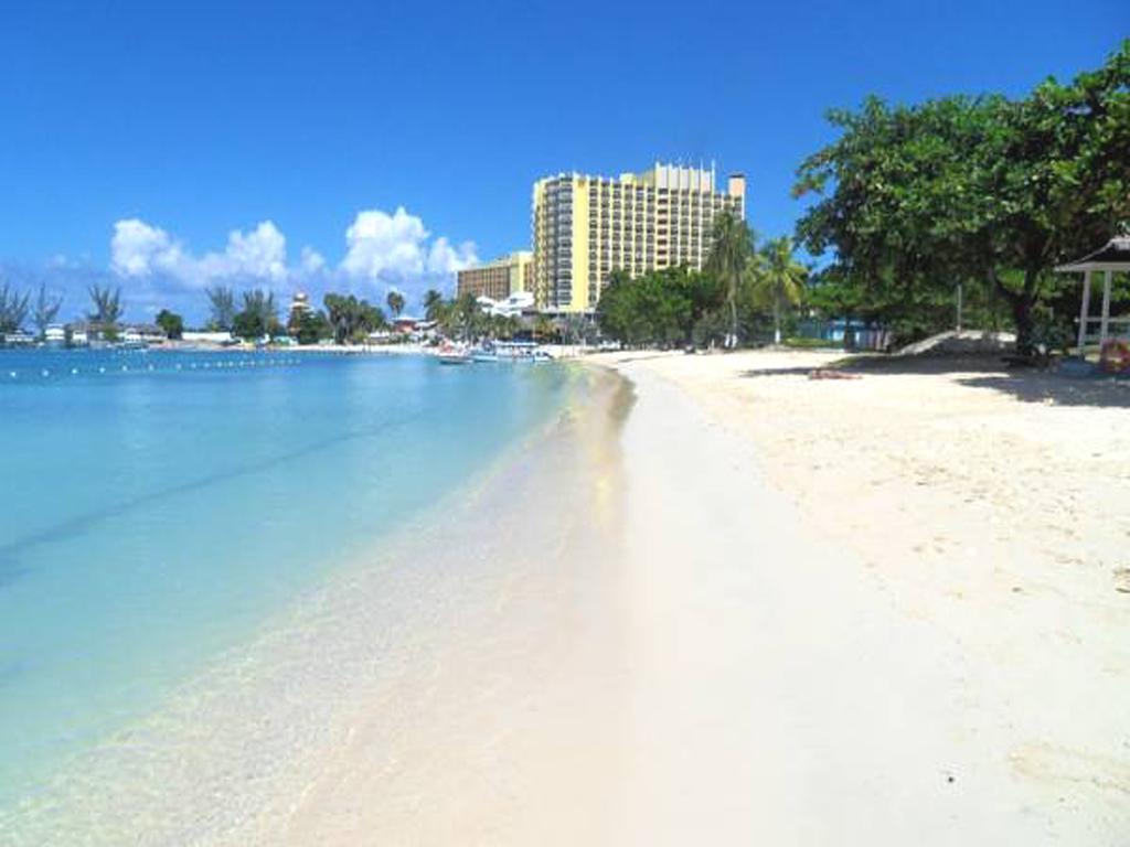Turtle Beach Towers Apt 22 C - Ocho Rios Ngoại thất bức ảnh